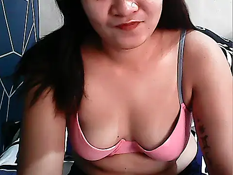 Snapshot of xxkitty27xx chatting on 09.10.25 xxkitty27xx online show from 09.10.25