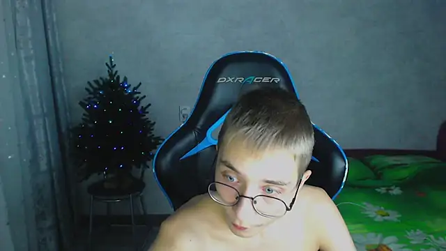 glasses cat online show from 12.04.25