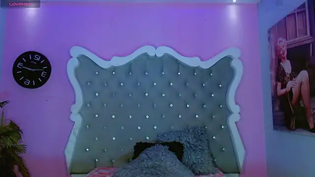 Honey Moontsts online show from 03.10.26