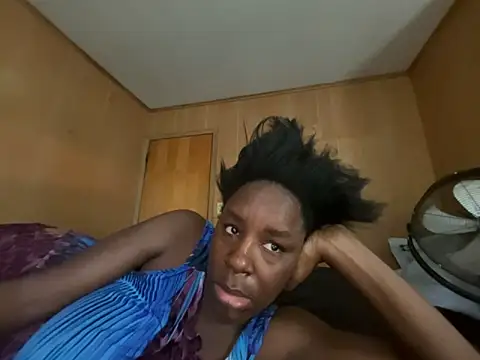 Snapshot of saltlightEmber chatting on 11.03.25 saltlightEmber online show from 11.03.25