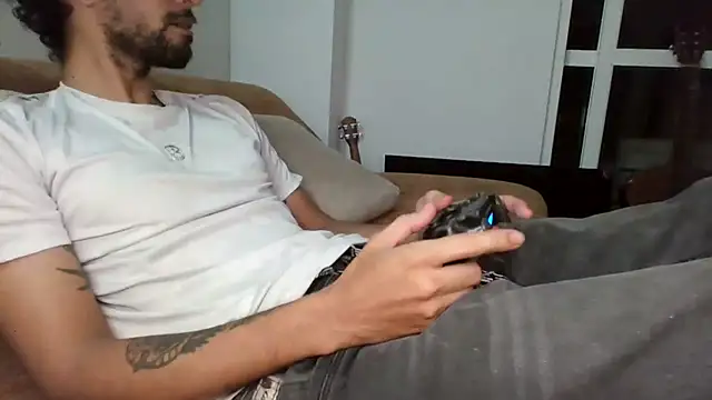 Snapshot of Alejandro92_cali chatting on 07.05.26 Alejandro92 cali online show from 07.05.26