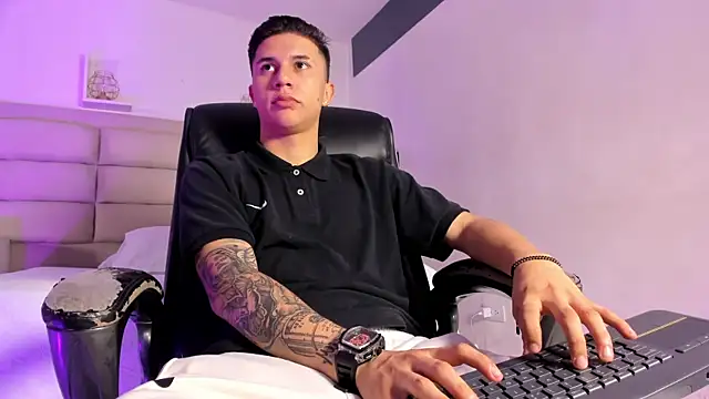 liaamsmiith  online show from 10.13.25