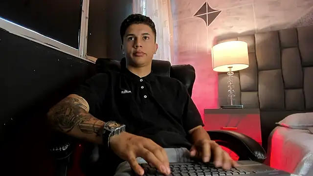 liaamsmiith  online show from 03.19.26