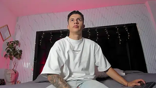 liaamsmiith  online show from 03.23.26