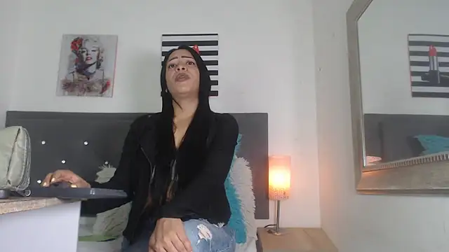 madison  love  online show from 05.04.26