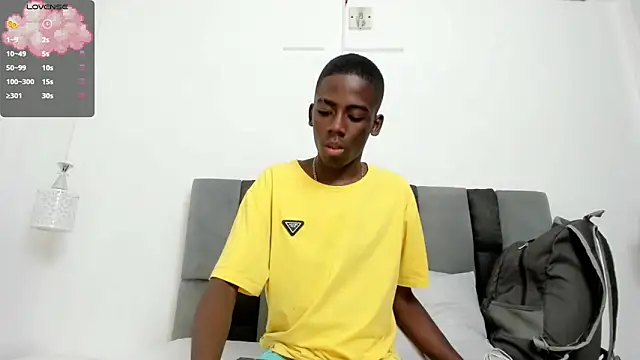 Snapshot of Alan_blacke chatting on 11.05.25 Alan blacke online show from 11.05.25