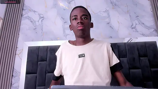 Snapshot of Alan_blacke chatting on 11.26.25 Alan blacke online show from 11.26.25