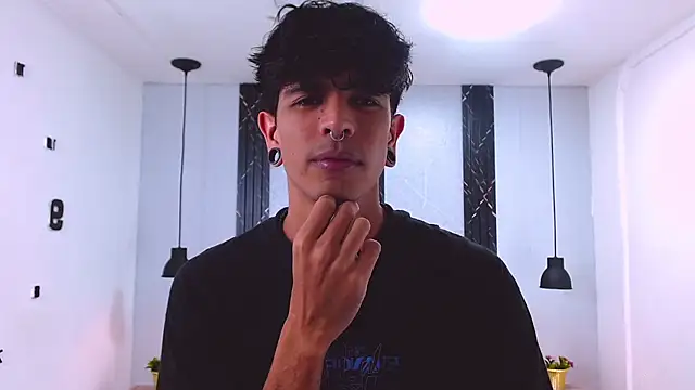 Snapshot of Franvill_Trato chatting on 10.28.25 Franvill Trato online show from 10.28.25