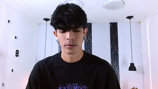 Snapshot of Franvill_Trato chatting on 11.13.25 Franvill Trato online show from 11.13.25