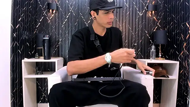 Snapshot of Franvill_Trato chatting on 11.17.25 Franvill Trato online show from 11.17.25