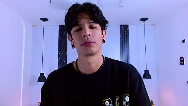 Snapshot of Franvill_Trato chatting on 12.17.25 Franvill Trato online show from 12.17.25