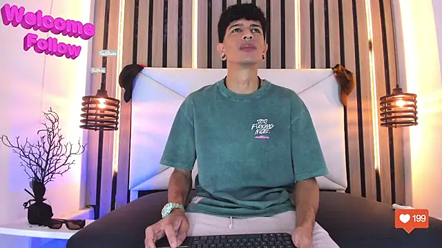 Snapshot of Franvill_Trato chatting on 12.19.25 Franvill Trato online show from 12.19.25