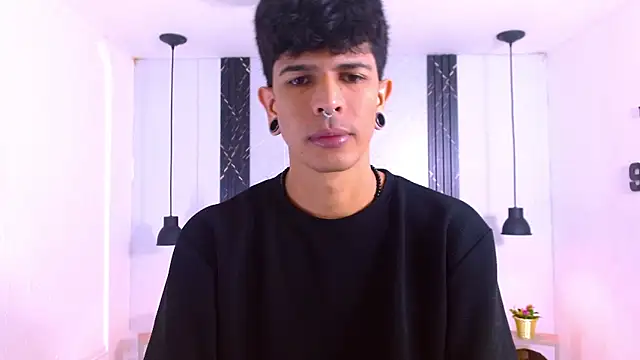 Snapshot of Franvill_Trato chatting on 12.21.25 Franvill Trato online show from 12.21.25