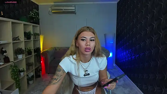 xPuka online show from 09.11.25