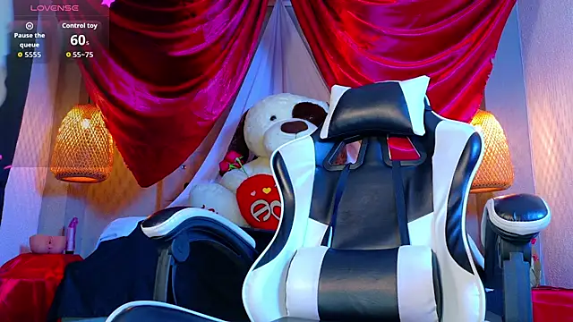 Snapshot of Thaiel_Fosteer chatting on 02.15.26 Thaiel Fosteer online show from 02.15.26