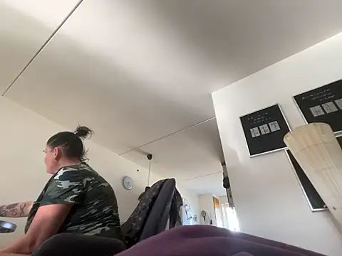 Tina-Maria online show from 10.18.25