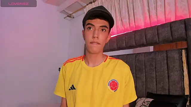 Snapshot of dylan_202520_ chatting on 10.11.25 dylan 202520 online show from 10.11.25