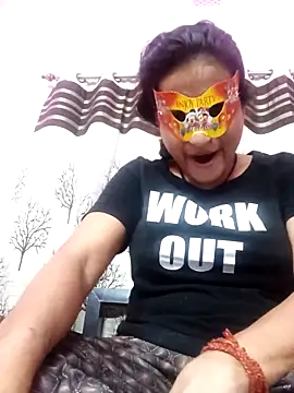 Snapshot of Gullapi chatting on 09.13.25 Gullapi online show from 09.13.25