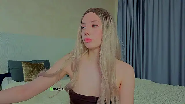 Snapshot of _sophielov chatting on 03.17.26 sophielov online show from 03.17.26