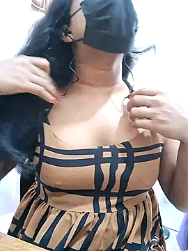 Snapshot of BeautyGirl_sara chatting on 12.21.25 BeautyGirl sara online show from 12.21.25