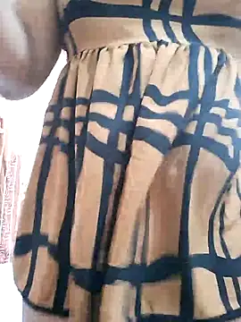 Snapshot of BeautyGirl_sara chatting on 12.22.25 BeautyGirl sara online show from 12.22.25