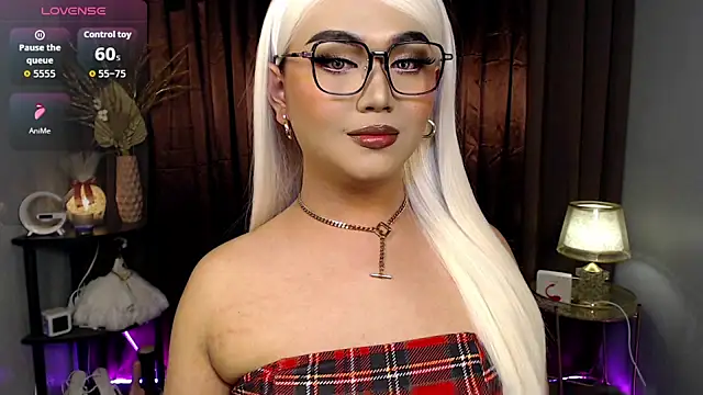 Snapshot of Kayiejuan_69 chatting on 09.16.25 Kayiejuan 69 online show from 09.16.25