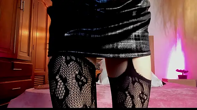 Snapshot of hellzel_moon chatting on 10.29.25 hellzel moon online show from 10.29.25