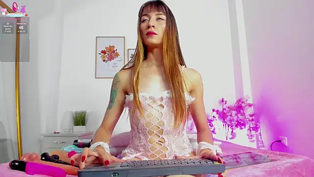 Snapshot of hellzel_moon chatting on 11.20.25 hellzel moon online show from 11.20.25