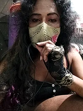 Snapshot of Anikaislam chatting on 11.25.25 Anikaislam online show from 11.25.25