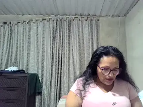 Snapshot of _Cristal chatting on 10.26.25 Cristal online show from 10.26.25