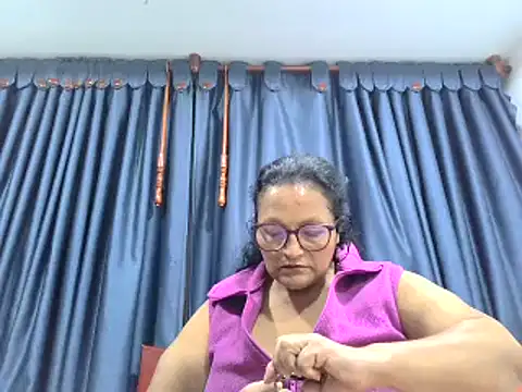 Snapshot of _Cristal chatting on 11.01.25 Cristal online show from 11.01.25