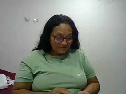 Snapshot of _Cristal chatting on 11.05.25 Cristal online show from 11.05.25