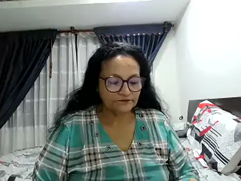 Snapshot of _Cristal chatting on 11.17.25 Cristal online show from 11.17.25