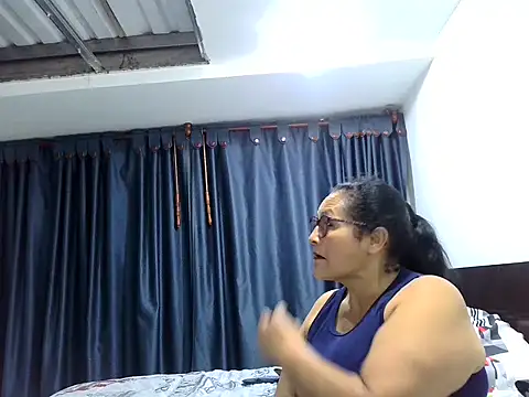 Snapshot of _Cristal chatting on 11.30.25 Cristal online show from 11.30.25