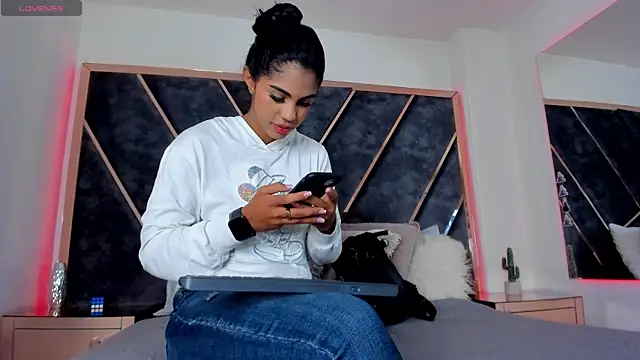 SusanaHenao online show from 11.24.25