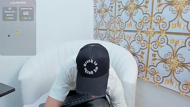 Snapshot of LittleDanny_ chatting on 11.15.25 LittleDanny online show from 11.15.25