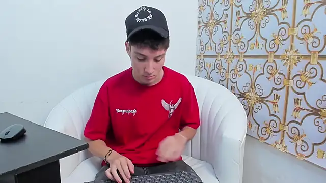 Snapshot of LittleDanny_ chatting on 11.16.25 LittleDanny online show from 11.16.25