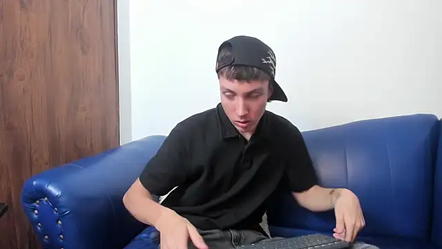 Snapshot of LittleDanny_ chatting on 11.28.25 LittleDanny online show from 11.28.25