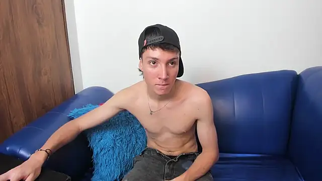 Snapshot of LittleDanny_ chatting on 12.19.25 LittleDanny online show from 12.19.25