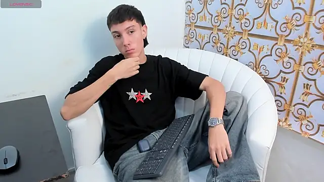 Snapshot of LittleDanny_ chatting on 01.14.26 LittleDanny online show from 01.14.26