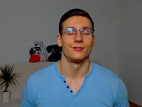 Snapshot of ZeinMiracles chatting on 10.13.25 ZeinMiracles online show from 10.13.25