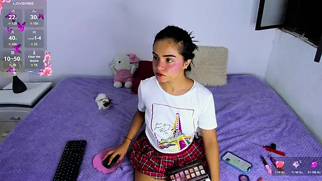 Snapshot of Valeri_13 chatting on 11.25.25 Valeri 13 online show from 11.25.25