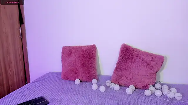 Snapshot of Valeri_13 chatting on 12.19.25 Valeri 13 online show from 12.19.25