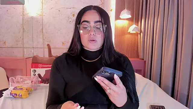 Snapshot of sofiiacarson chatting on 06.01.26 sofiiacarson online show from 06.01.26