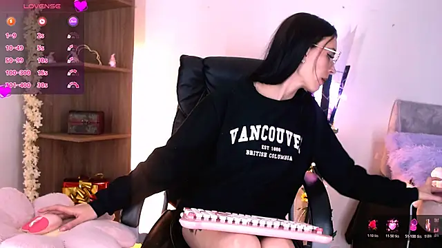 AuroraHans1 online show from 02.25.26