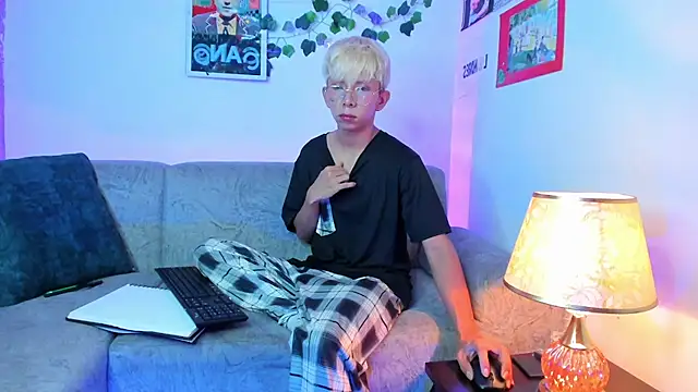 Hyunjin Son online show from 03.16.26