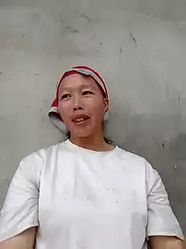 Snapshot of llm-bae chatting on 09.18.25 llm-bae online show from 09.18.25