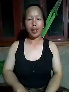 Snapshot of llm-bae chatting on 09.19.25 llm-bae online show from 09.19.25