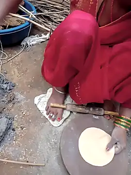 Snapshot of parmila203 chatting on 11.04.25 parmila203 online show from 11.04.25