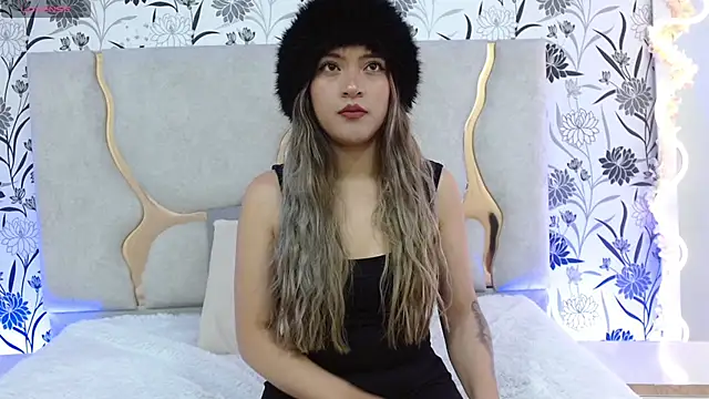 Snapshot of Hanaa_tay chatting on 10.04.25 Hanaa tay online show from 10.04.25